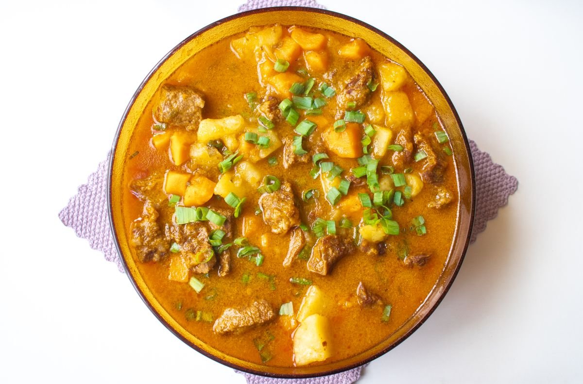 A hearty bowl of beef stew with tender beef chunks, potatoes, and carrots in rich gravy.